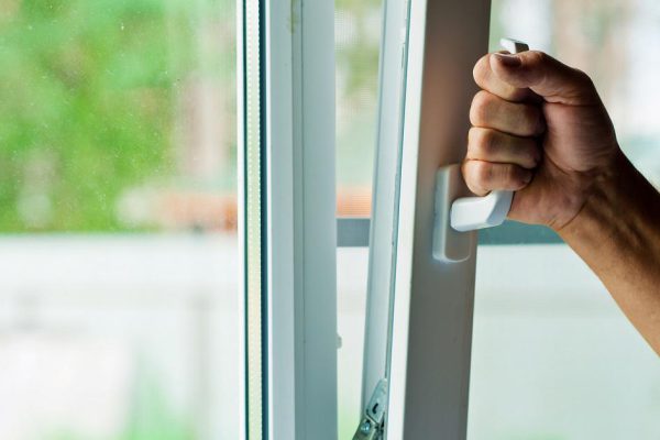 Как отрегулировать плохо закрывающееся окно