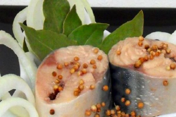 Скумбрия по вкусу как красная рыба: секрет в особом маринаде!