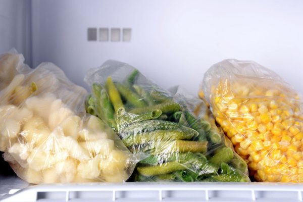 Бережливый супруг замораживает молодой картофель, наслаждаемся всю зиму превосходным вкусом