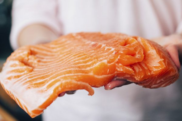 Работала в Польше на заводе красной рыбки, расскажу, какой лосось вкуснее