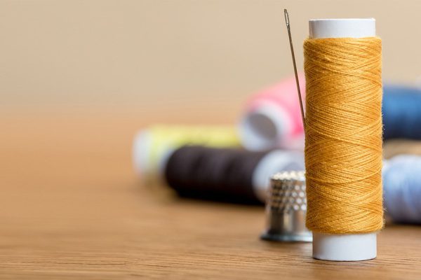 Зачем класть нитку на зубную щетку