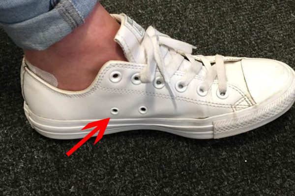 Так вот зачем нужны эти отверстия в кедах! Никогда бы не догадался…