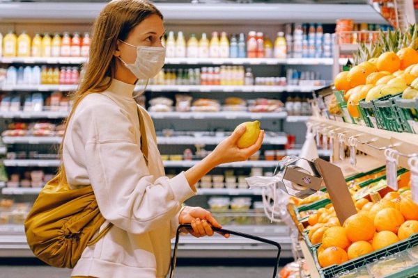 Притащила домой 3 кг дешевых апельсинов, чтобы сделать из них ароматные елочные украшения, квартира пахнет Новым годом