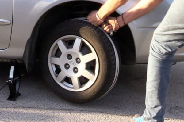 Даже если внезапно заглох аккумулятор — выход есть! В считаные секунды всё исправил.