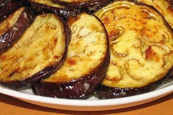 Рецепт баклажанов «Почти без масла»