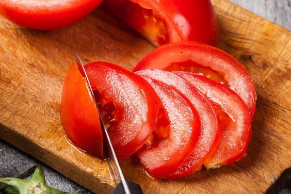 Как приготовить закуску из помидоров