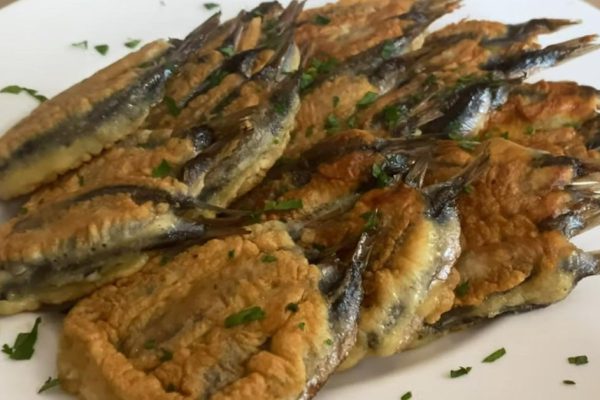 Любимая тетушка научила меня готовить легендарное одесское блюдо — биточки из тюльки, пробую повторить