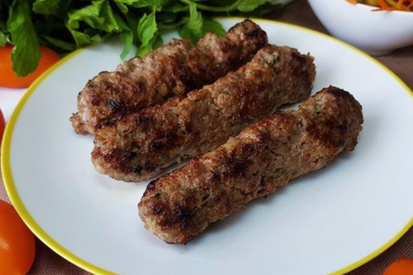 Что мне мешало до сорока лет научиться жарить колбаски и котлеты, чтобы не портить маникюр