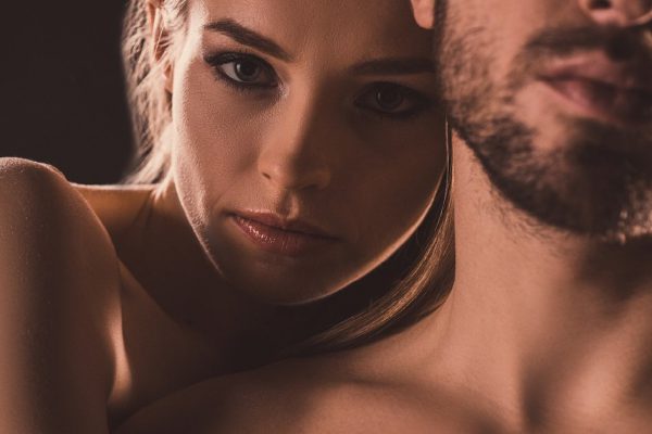 Вот как должна вести себя женщина, чтобы мужчина добивался ее любви всю жизнь! А не только до первого интима…