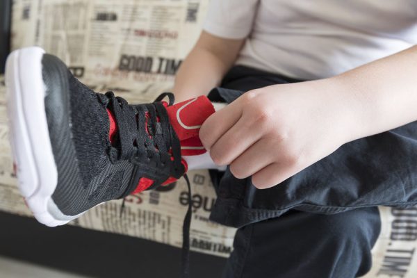 Американцы без проблем запрыгивают на диван в кроссовках или ботинках, всегда было интересно, почему не снимают обувь