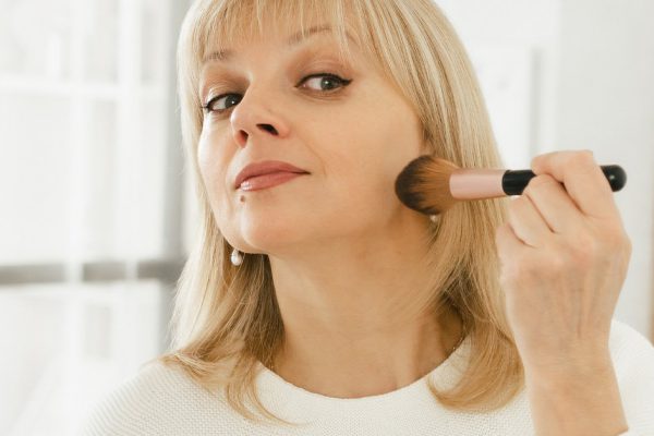 Мама подарила пудру с эффектом Фотошопа, даже на скорую руку макияж получается отменным