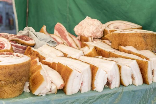 Насколько сильно изменились цены на продукты за последнее время и почем нынче домашние яйца и сало на рынке