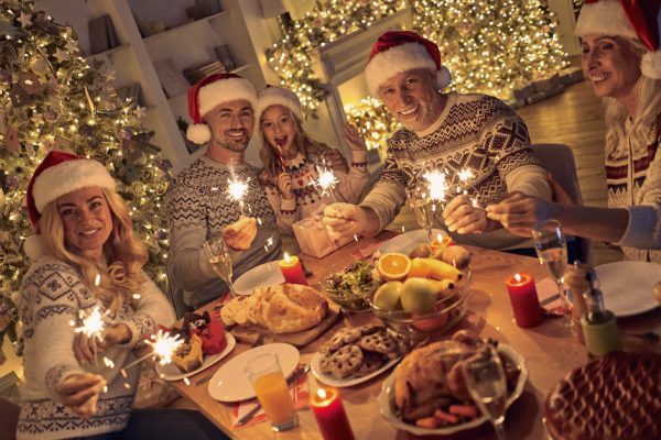 Почему мы не собираемся приглашать гостей на Новый год, как ни умоляет супруг