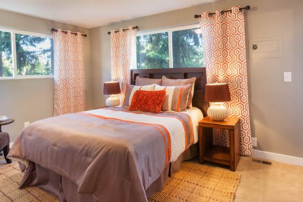 Ребенок вытер пальцы в торте о шторы, не смогла отстирать, бегу выбирать новые