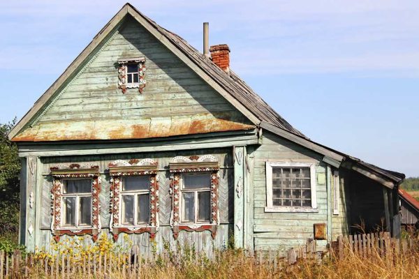 Хозяин деревянного дома осознал, почему легче было строить сразу каменный