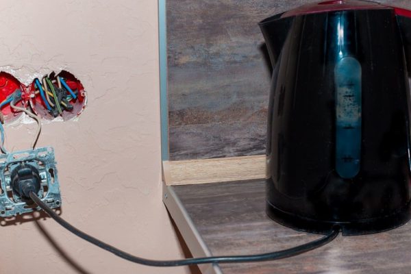 Адские минусы электрического чайника на кухне