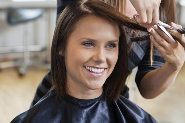 Благоприятные дни для стрижки волос в 2022 году по лунному календарю