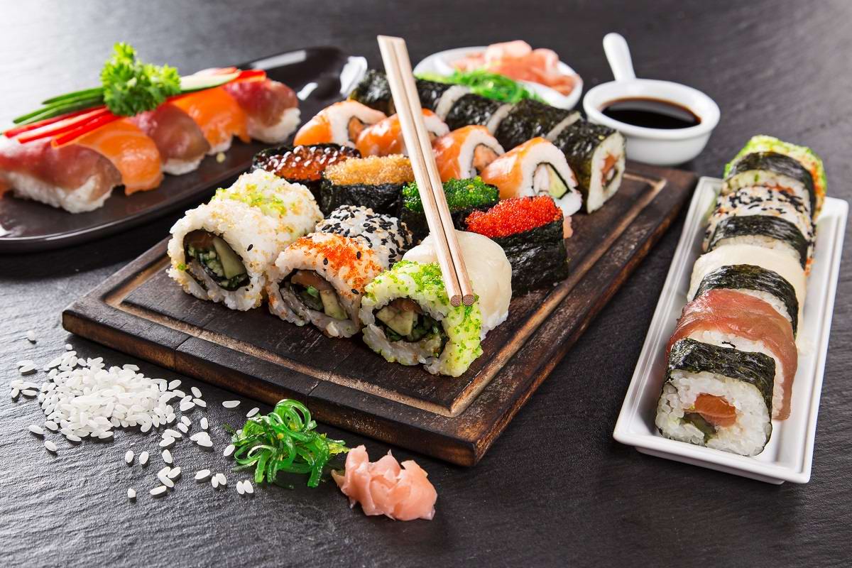Как держать палочки для суши правильно | Блог Yaposhka