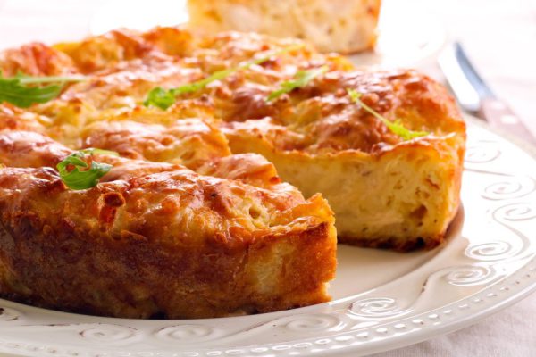 Chicken fillet, cauliflower and cheese quiche with no crust shell