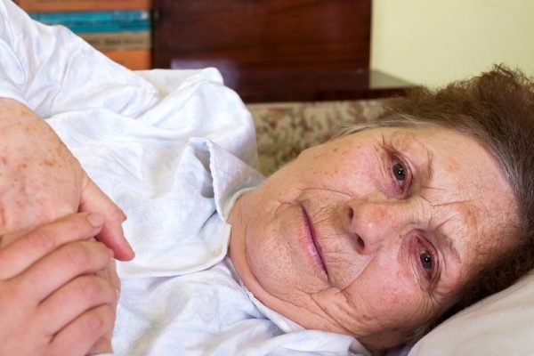 Однажды сын пришел домой и сказал, что бабушке нужна помощь, так я и узнала, что у бывшей свекрови дела плохи