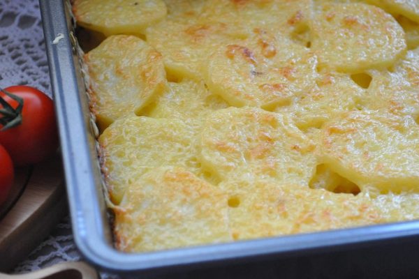 Как приготовить картофель «Дофинуа»: королевское блюдо, которое язык не повернется назвать гарниром!