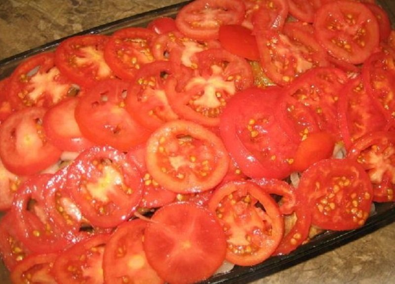 Мякоть помидоров рецепт. Мясо с помидорами. Выкладываем слой помидоров:. Свинина в духовке с помидорами. Мясо с помидорами сверху.