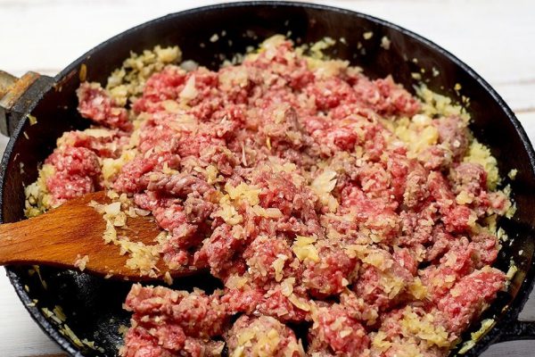 Как только появляется молодая картошечка, радую семью бюджетным горячим блюдом