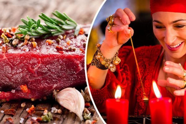 Ловкая цыганка подает дешевое мясо на стол, но гости уверены, что едят ресторанное блюдо