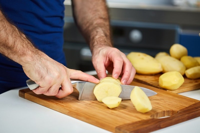 как приготовить картофель с начинкой в духовке