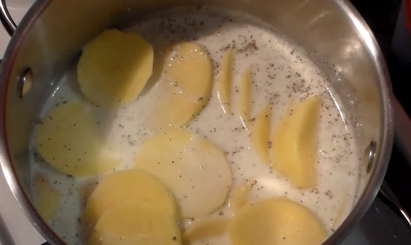 картофель в молоке в горшочке