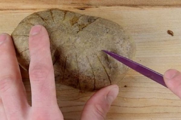 Увидев этот рецепт, ты не захочешь готовить картофель по-другому! Уж очень аппетитно выглядит…