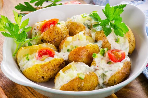 Рецепт картофельных лодочек с курицей и сыром