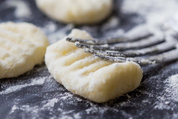 Подсмотрела рецепт в передаче «Барышня и кулинар», сытные картофельные ньокки семья ест с удовольствием