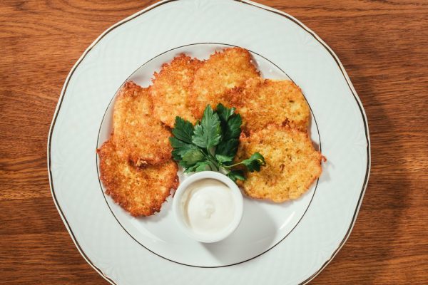 Способ приготовления картофельных оладий на дрожжах