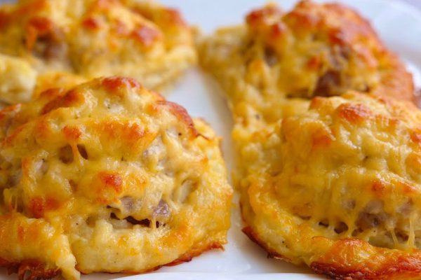 Слышу стук каблучков соседки сверху, опять носится и печет ватрушки