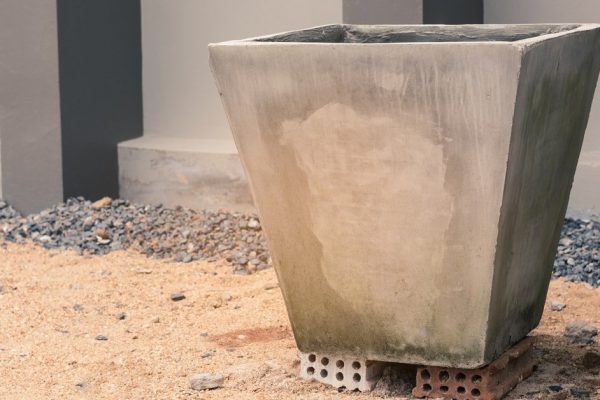 Зачем окунать в цемент различные предметы