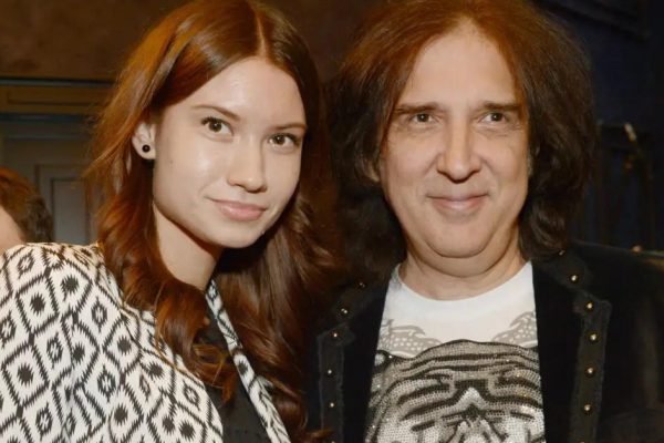 Поклонники интересуются, когда же состоится свадьба Кая Метова и Анастасии Рожковой, с которой он встречается уже больше 10 лет