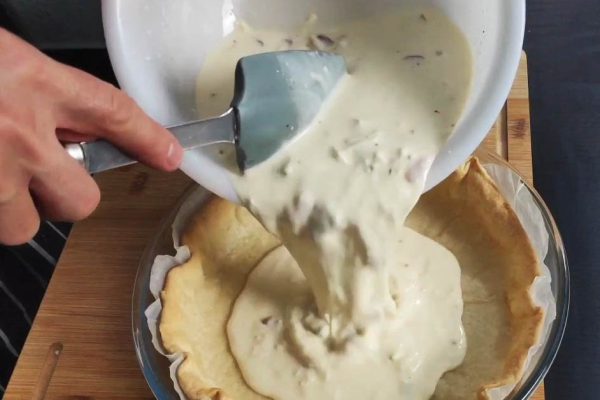 Повар трудится в Европе, но его коронным блюдом является французский киш лорен