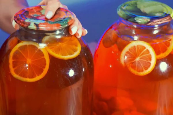 Опрометью поскакала на рынок за клубникой, узнав рецепт компота «Клубничный мохито»