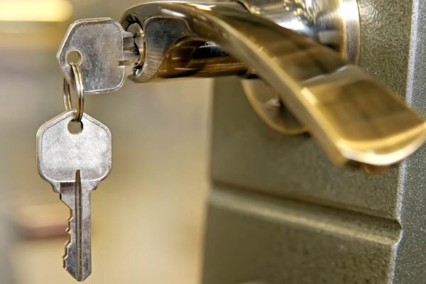 Когда узнала, что сестра мужа обзавелась квартирой в новостройке, сразу же заподозрила неладное