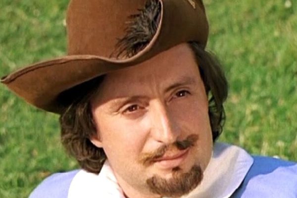 Атос из «Трех мушкетеров» всегда был мне неприятен, вспомним историю с клеймом лилии