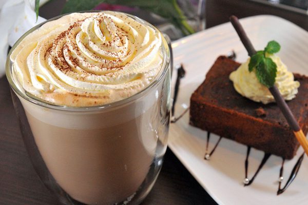 Зачем взбивать молоко с кубиками льда