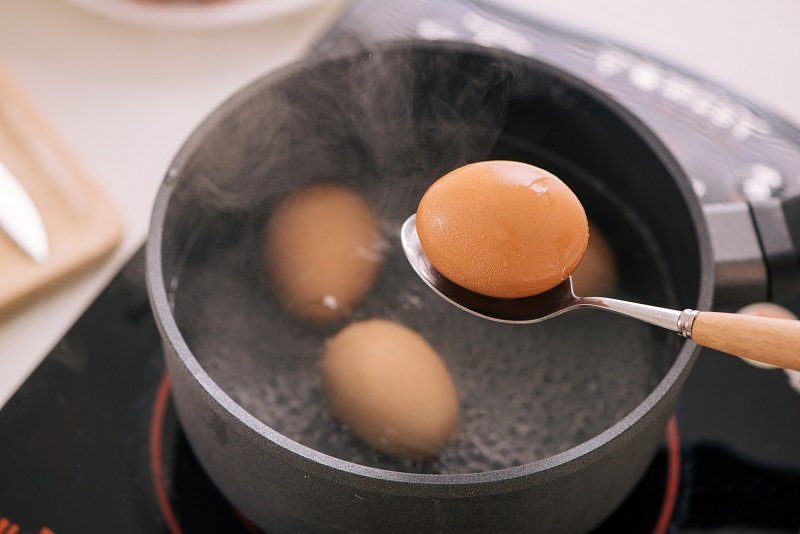 яйца на тарелке