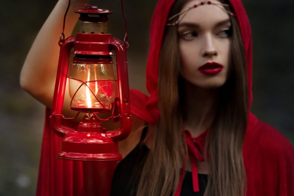 Что обязательно нужно сделать в преддверии ночи Самайна, если тщательно подготовиться, можно привлечь в дом желаемое