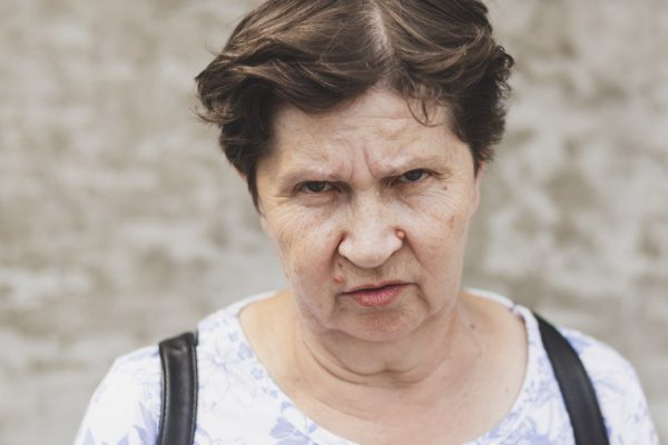 Почему я не пускаю на порог свекровь, если она ломится в дом без предупреждения