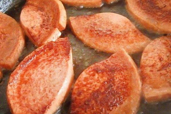 Зачем обжаривать колбасу перед тем, как съесть ее