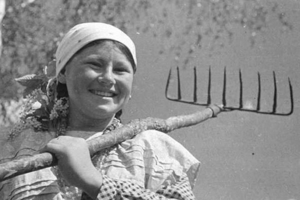 Какой была сельская жизнь в СССР и как выглядела деревенская молодежь в то время