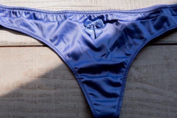 Была уверена, что бантик спереди является простым украшением, но у него есть своя тайна