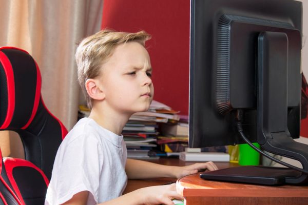 Дети нынче столько времени проводят за компьютером, потому мы решили выбрать для нашего сына качественный монитор, вот что нужно учитывать