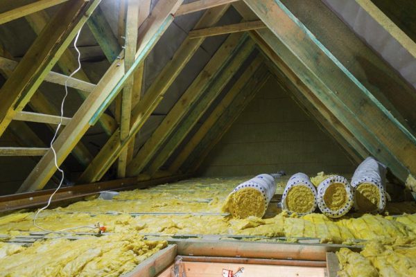 Холодный чердак с инеем на стенах тихо плесневел, но мудрый строитель нашел решение